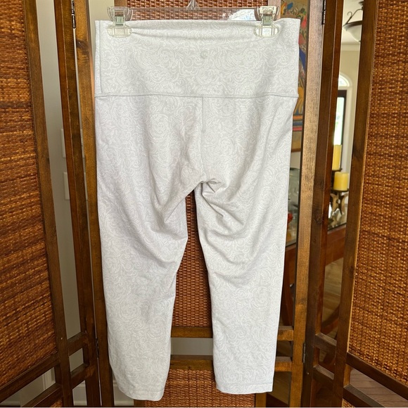 Lululemon Wunder Under Crop (Hi-Rise)
Foli Manifesto White Nimbus size 10 - Picture 12 of 14